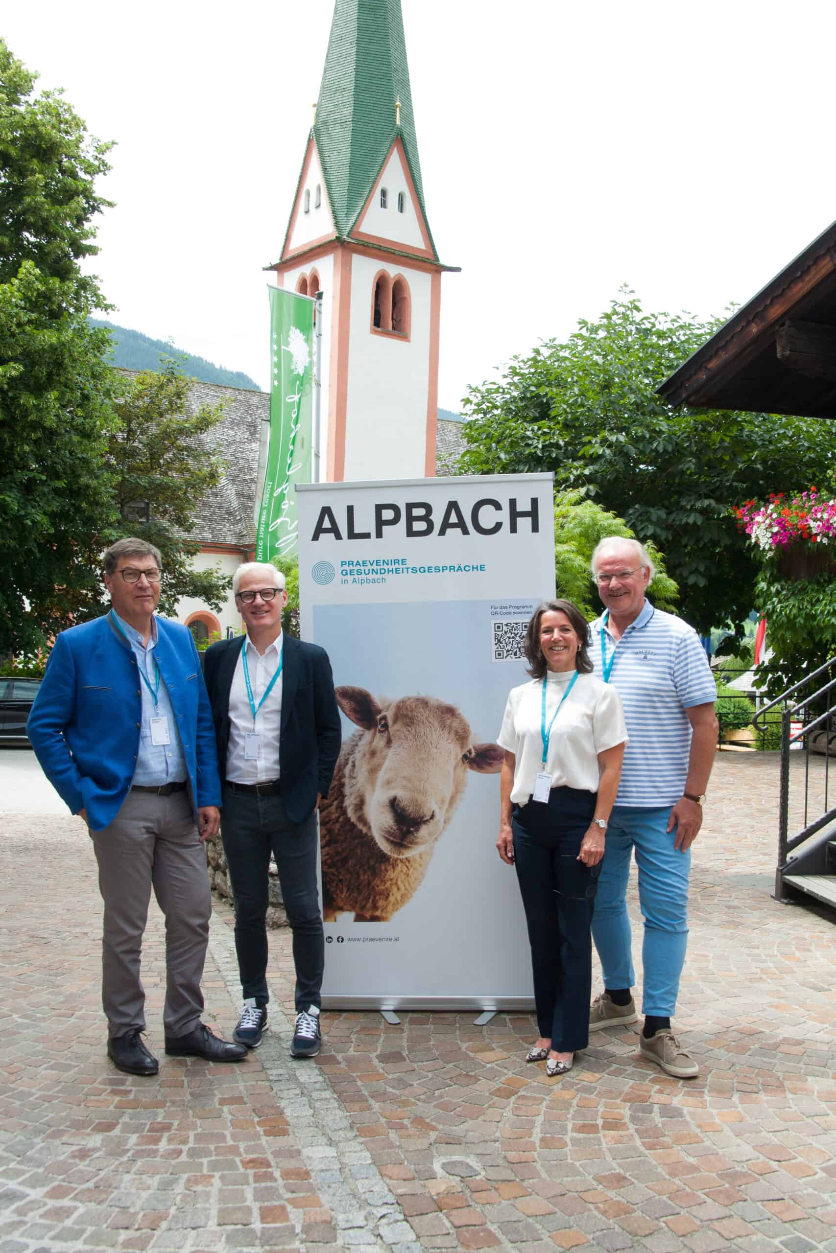 Gruppenfoto: v.l.: Andreas Krauter, Arno Melitopulos und Monika Peer-Kratzer diskutierten mit Andreas Stippler über die Zukunftslösung Prähabilitation als integriertes Versorgungsmodell.