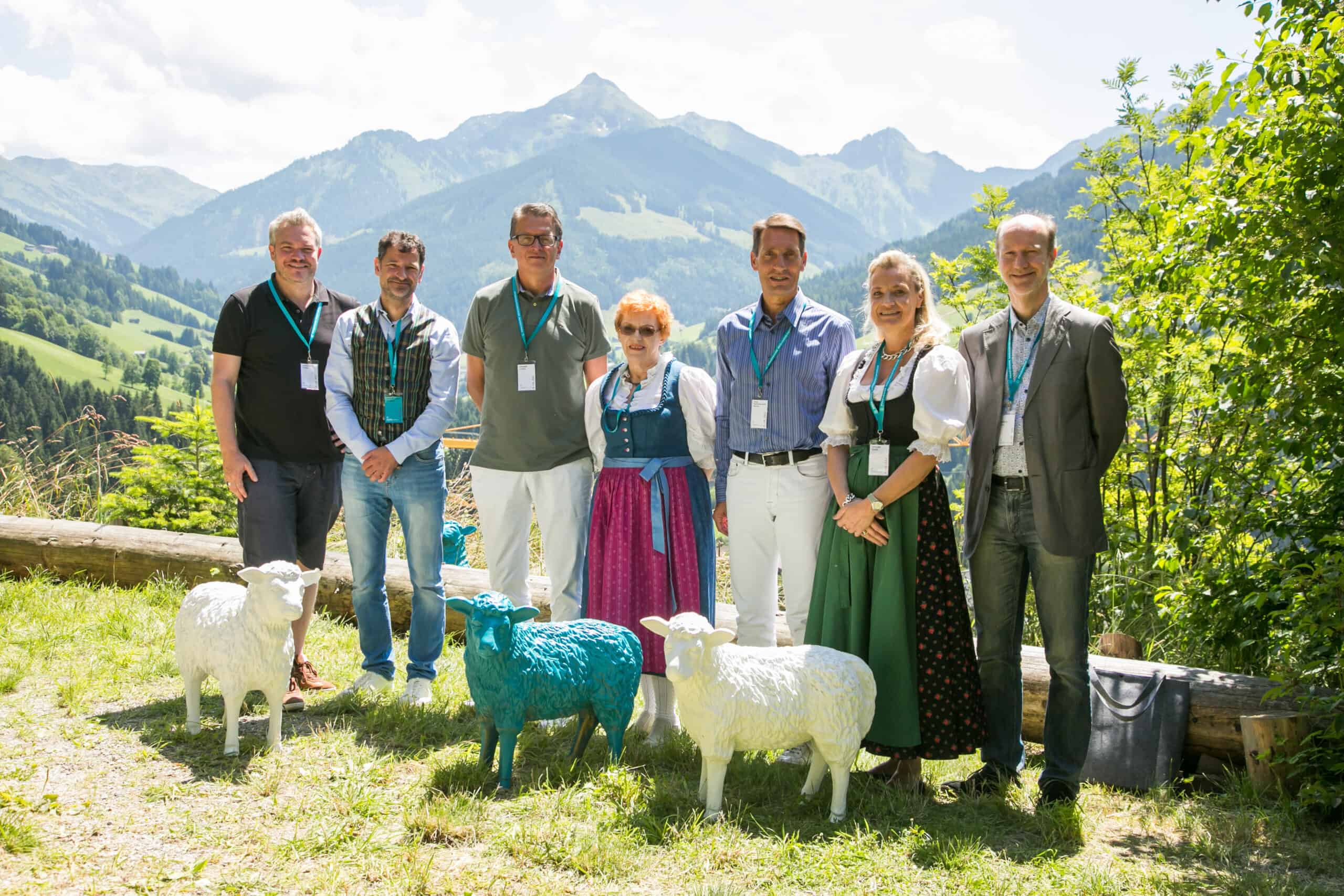 PRAEVENIRE Gipfelgespräch-Diskussions- teilnehmende (v. l. n. r.): Fabian Waechter, Johannes Oberndorfer (Modereation), Ludwig Kramer, Angelika Widhalm, Markus Peck-Radosavljevic, Gunda Gittler, Gerd Bodlaj